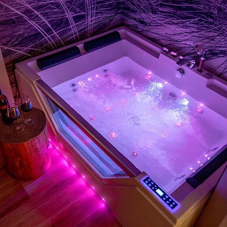 Apartament Z Jacuzzi & Sauna Chillout Kołobrzeg Kültér fotó